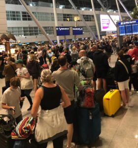 Düsseldorf Havalimanında yoğunluk devam ediyor