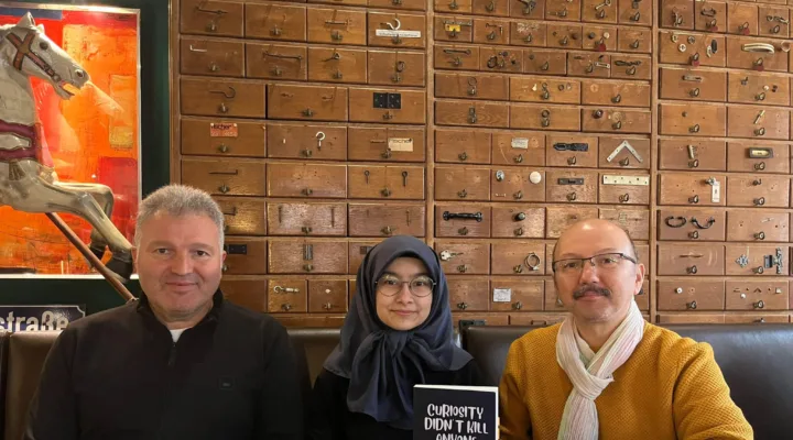 Genç yazardan İngilizce kitap