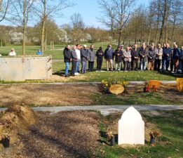 Mezarlıklar ziyaretçi akınına uğradı