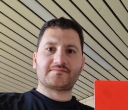 Hafta içi öğretmen, hafta sonu hakem!