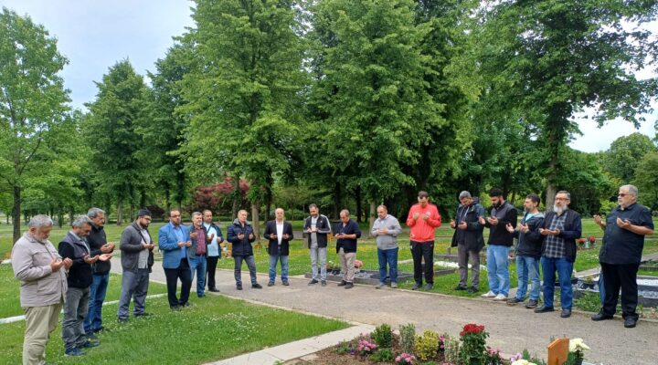 DİTİB Herne Merkez Camii’nden Arefe Günü Mezarlık Ziyareti