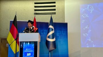 18 Yıl Sonra İkinci Diplomasını Birincilikle Aldı