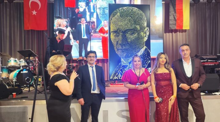 Atatürk Tablosu, Eğitim Balosuna Damga Vurdu